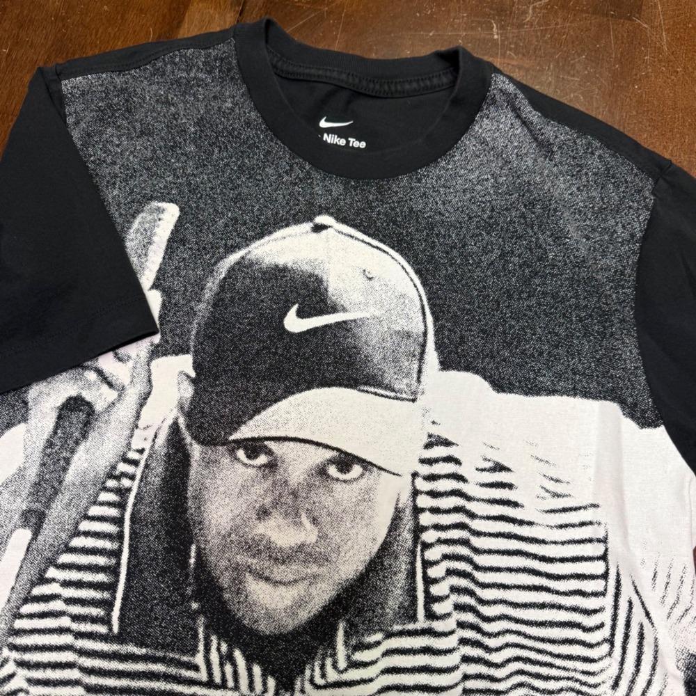 Nike Tiger Woods Graphic T-Shirt Mens Medium Black White DQ8129-010 Portrait